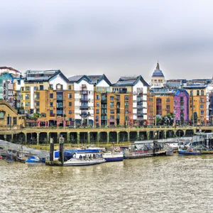 Gabriel's Wharf: Ufundi na muundo kwenye kingo za Mto wa Thames kwenye Benki ya Kusini