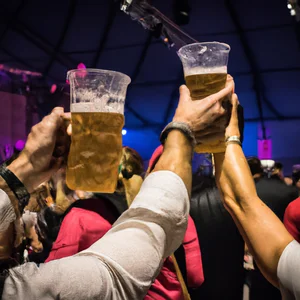 London Oktoberfest: Iňlis paýtagtynda Bawariýa piwo festiwalyny nädip bellemeli