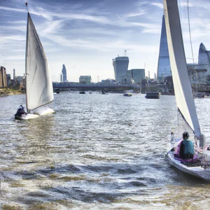 Thames Sailing Tour: navegação urbana no coração de Londres